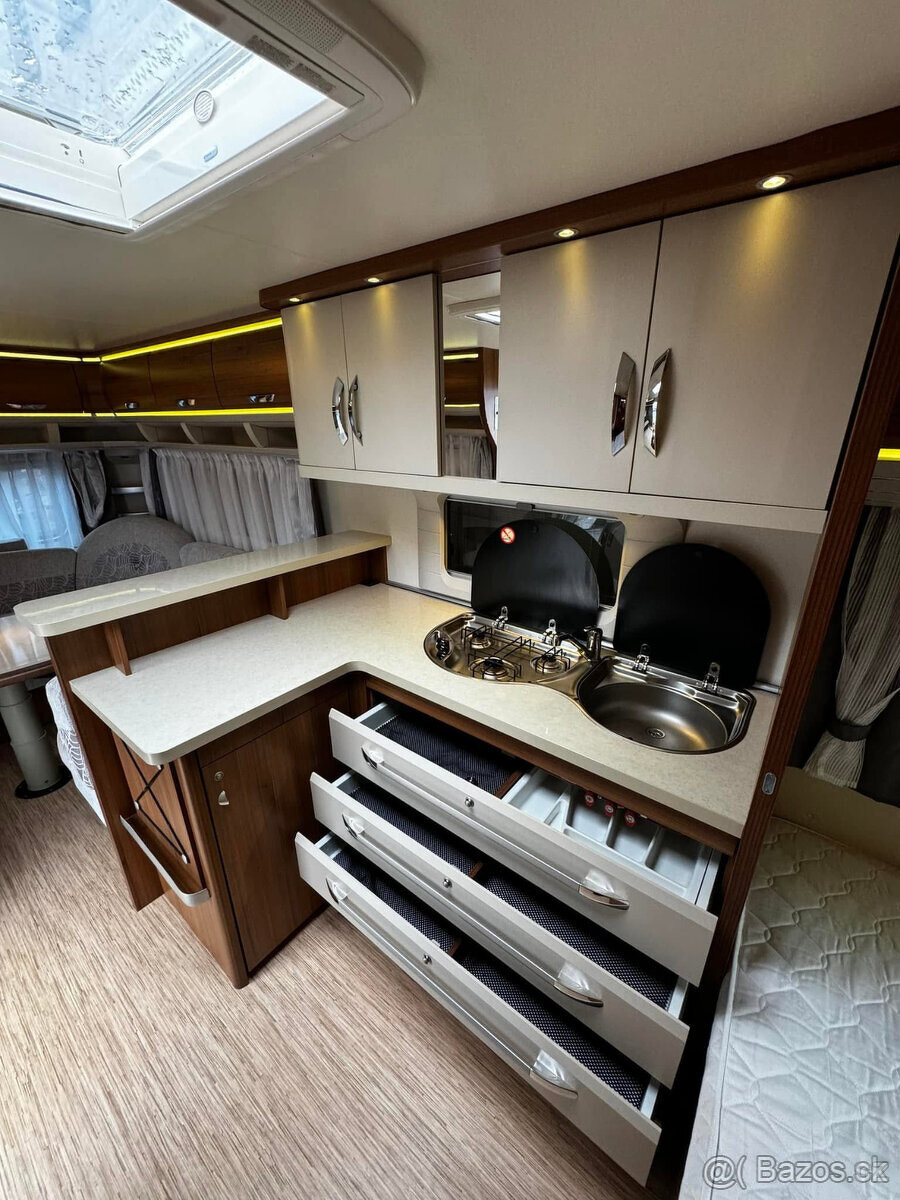 Hobby Premium 560 CFE r.v.2014 ,solár,mover,klima - 8