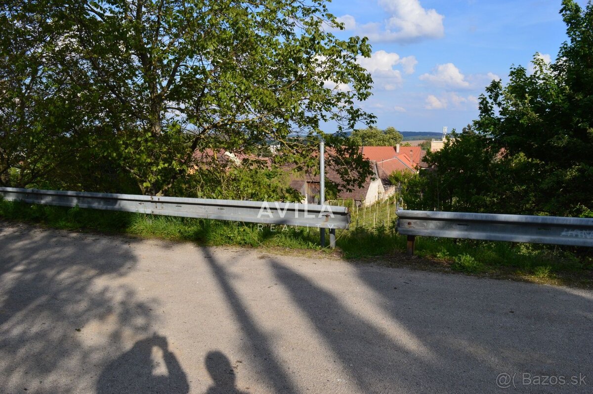 TOP NA PREDAJ: zaujímavý pozemok 740m2 - Smolenice - 8