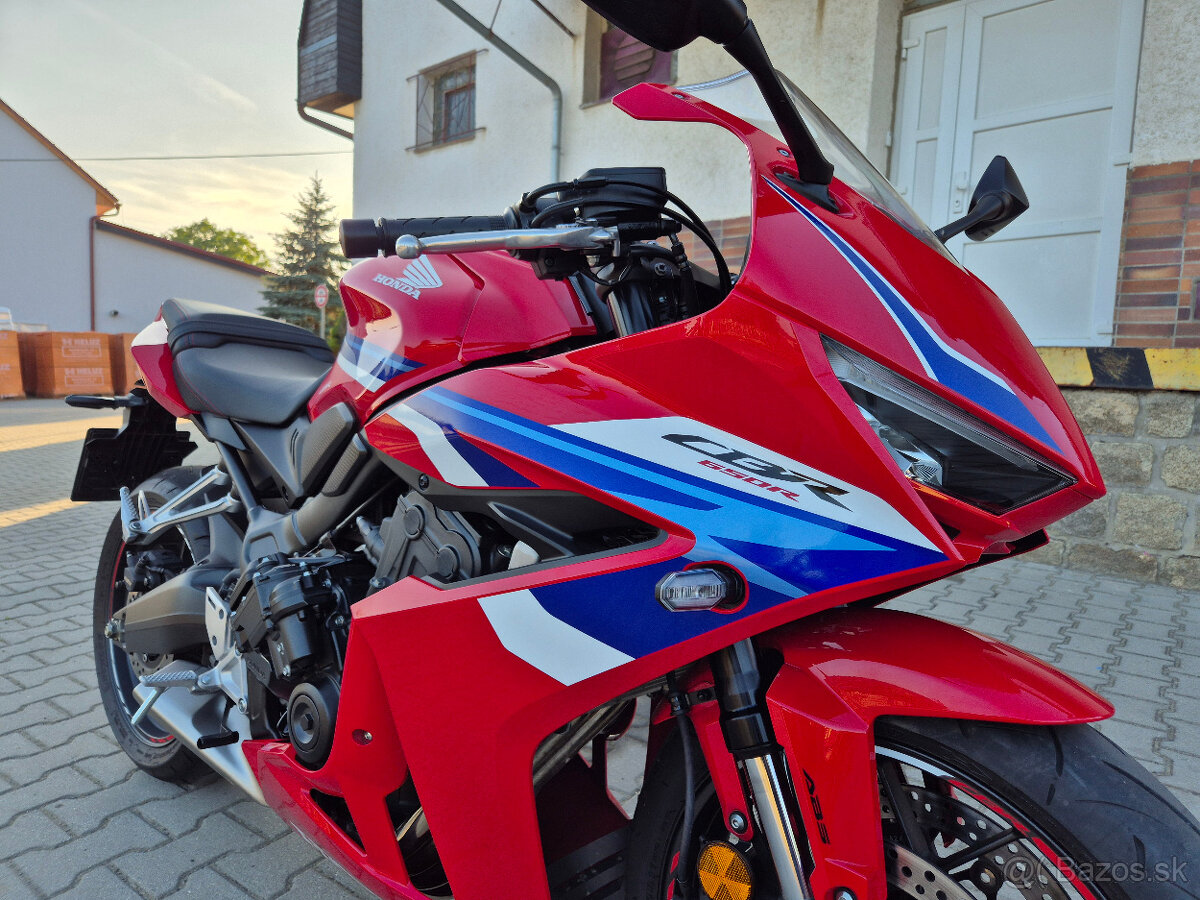 Prodám Honda CBR 650R E-clutch , r. v. 2024, ABS, TC, záruka - 8