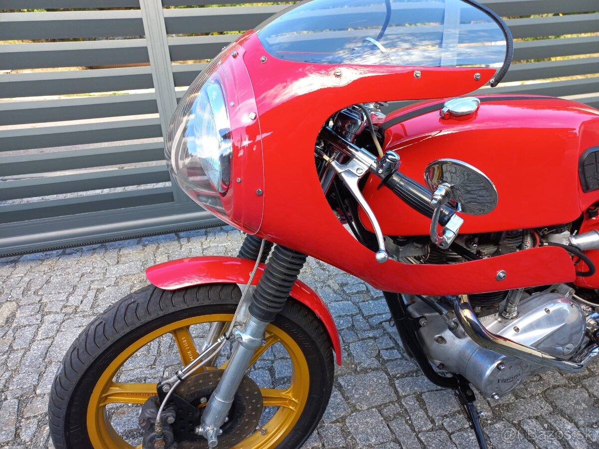 Triumph Bonneville T120R EGLI r.1969 s Doklady - 8
