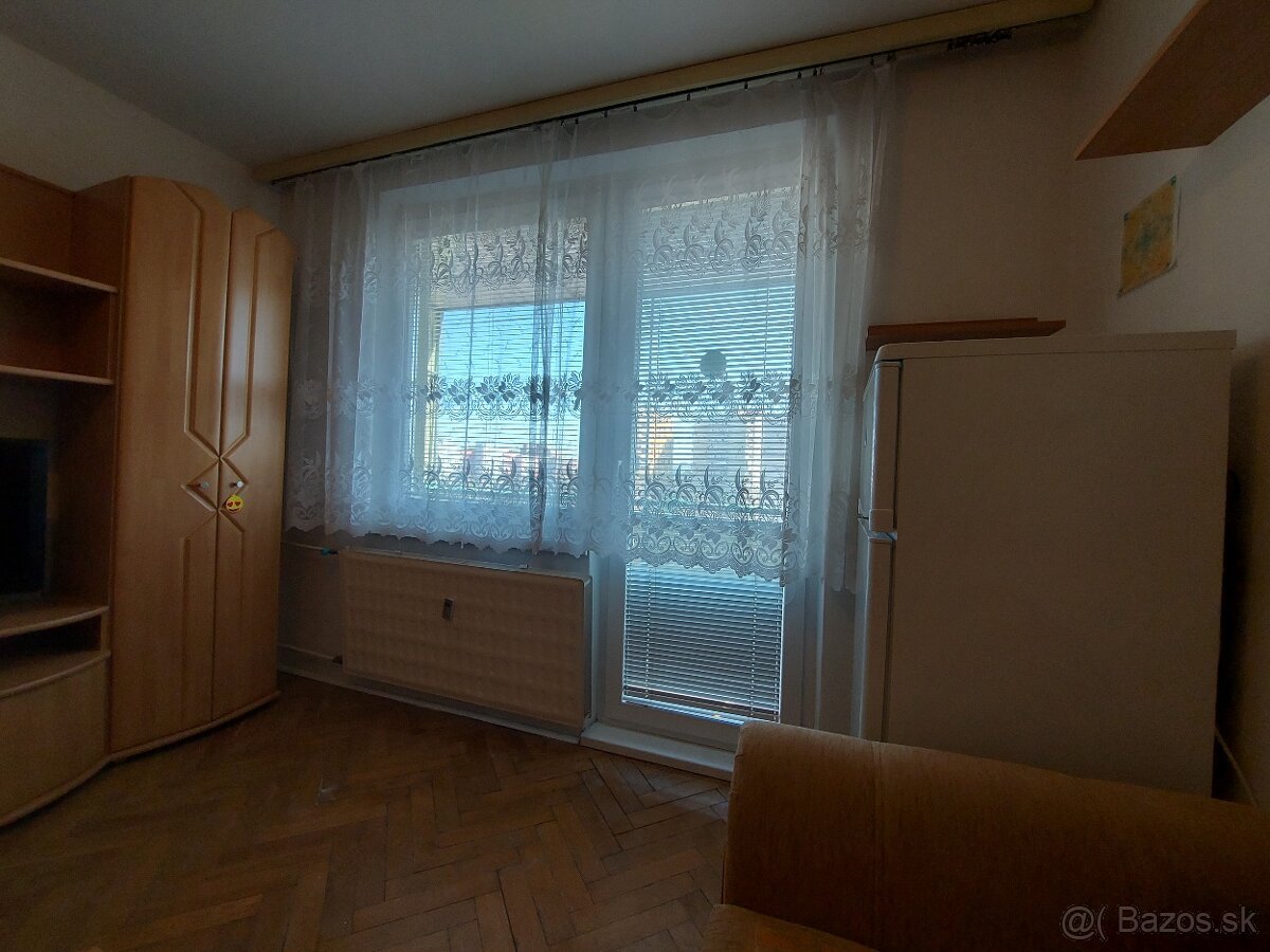 Prenájom garsónky na Tekovskej ul. 2 v Leviciach - 8