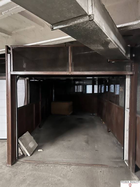 Garaz na Nivách (Liptovská ul.), vstup na ďiaľkové ovl.cena - 8