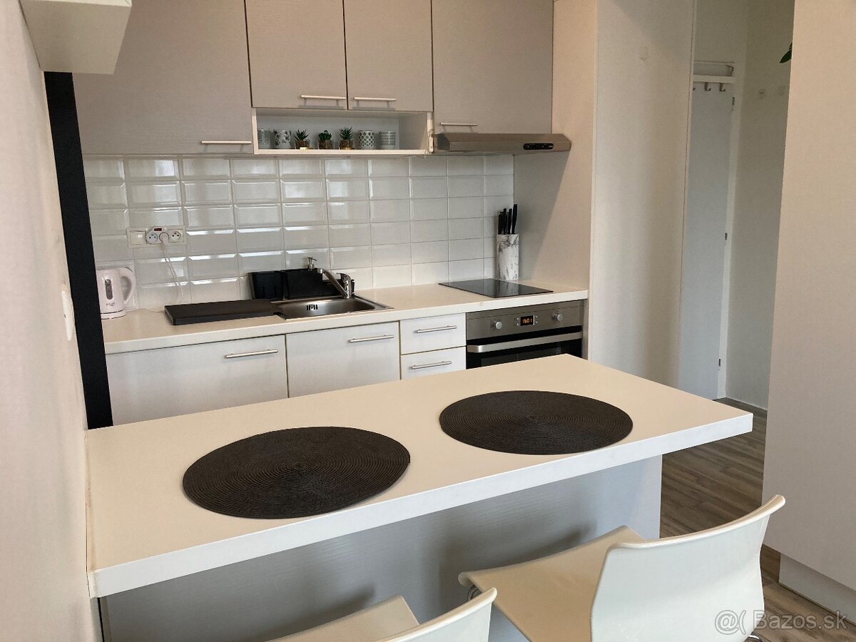 Prenájom 2-izbového útulného bytu so sukromným parkovaním - 8