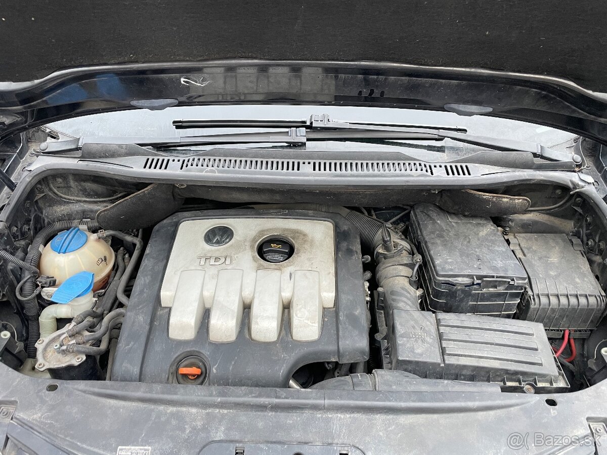 VW Touran 2.0 TDI - 8