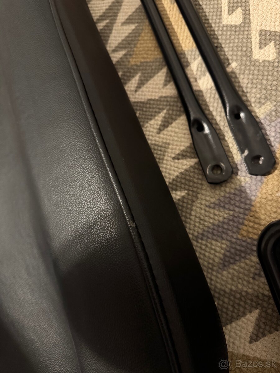 Predám čierne kozmetické kreslo - 8