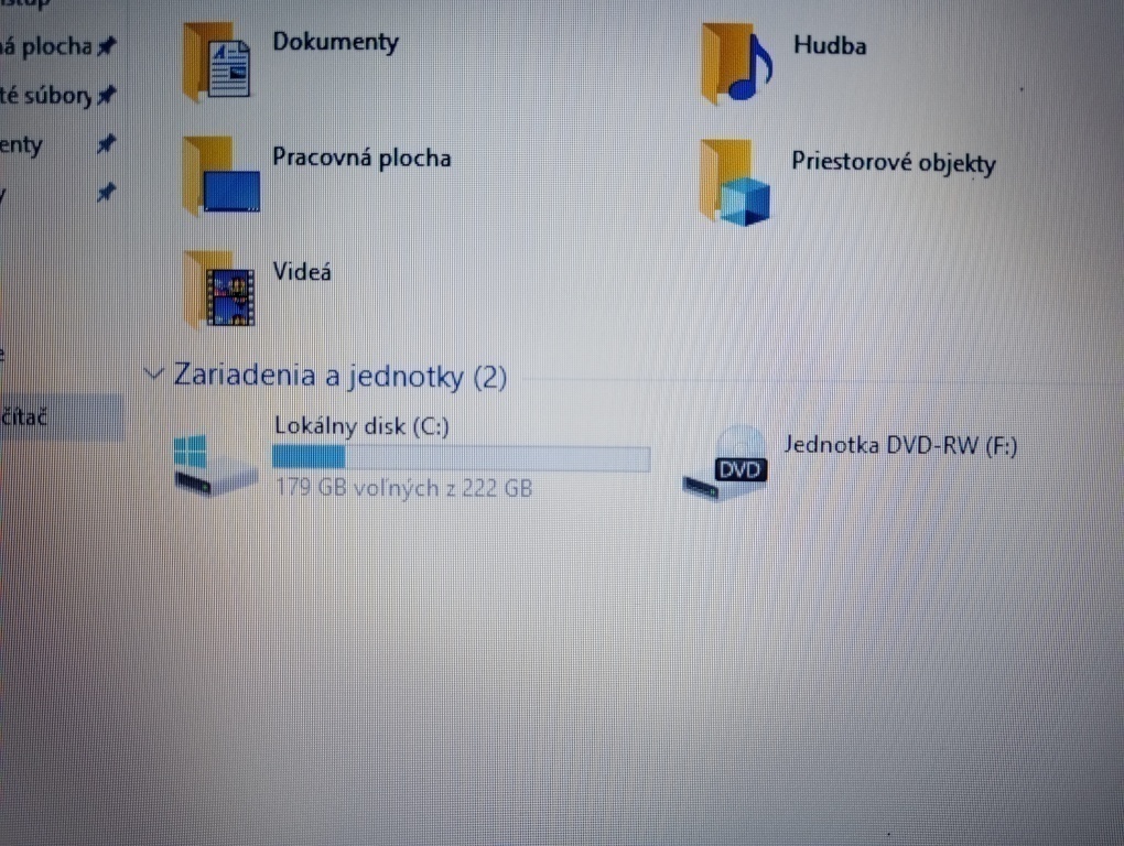 predám notebook Toshiba ,8gb ram , 240gb ssd , HDMI - 8
