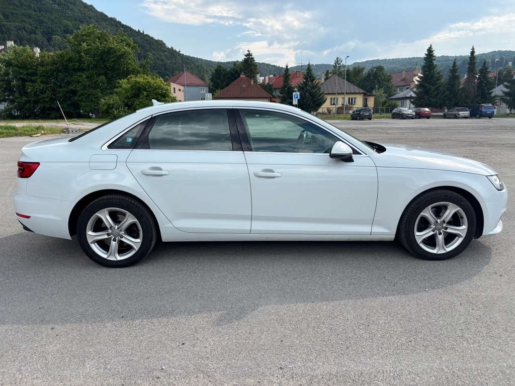 Audi A4 sedan 2.0 - 8