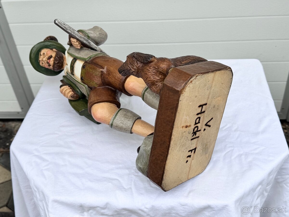 Parádní velká dřevěná socha myslivec - 8