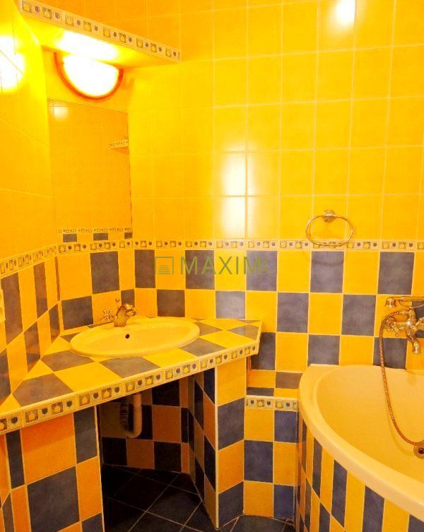 Ponúkame na predaj nebytový priestor pod Hradom na bývanie a - 8