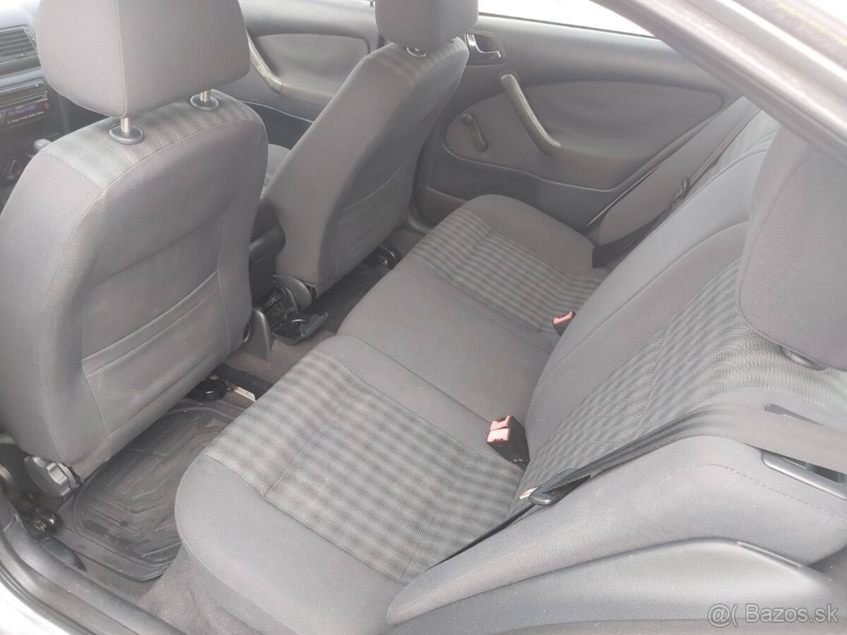 Škoda Octavia 1.6 Ambiente - 8