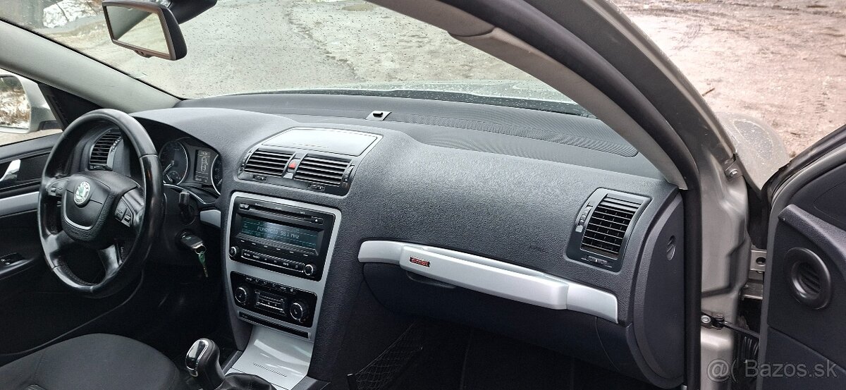 Predám škodu octavia scout 4x4 - 8