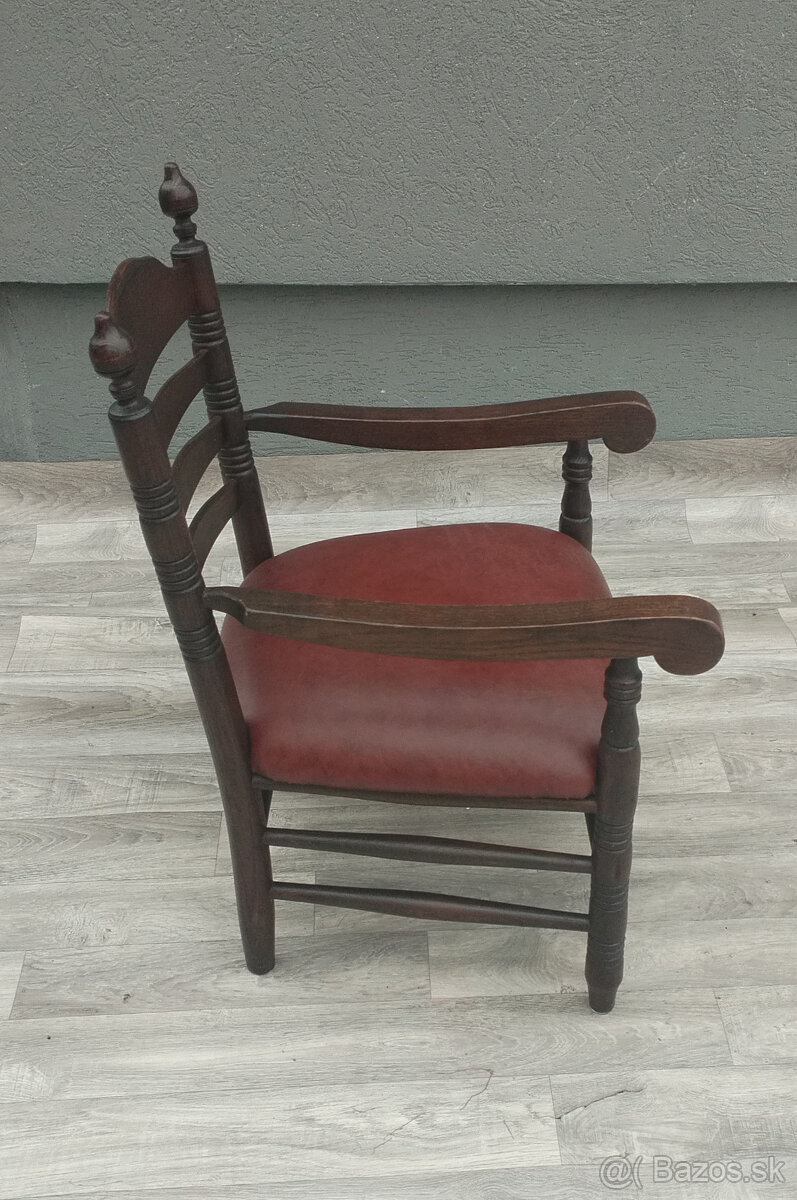 Set nízkych stoličiek s rebríkovým operadlom. - 8