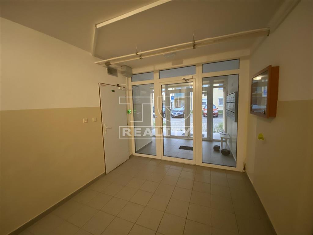 Predaj 2.izbového bytu – 70 m2, bezbariérový vstup - 8