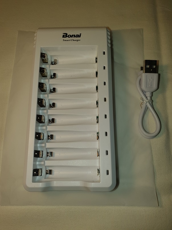 USB NABÍJAČKA Ni-MH AKUMULÁTOROV TYPU AAA / AA - 8