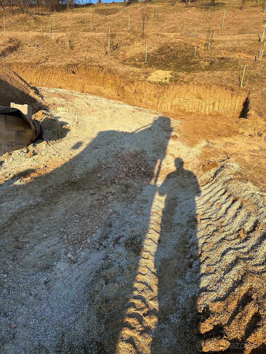 Zemné a výkopové práce- traktorbager - 8