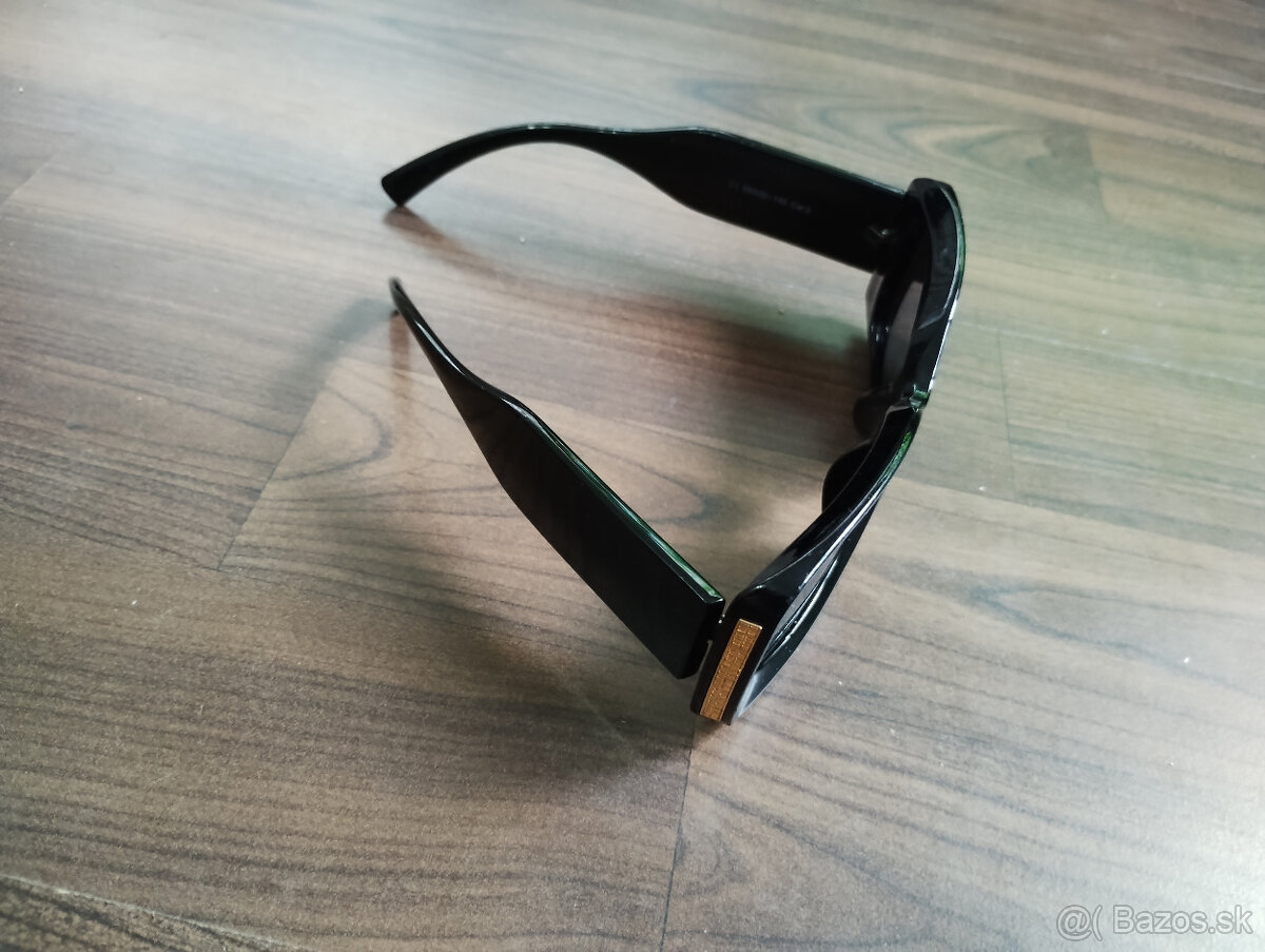 Dámske svetre, jeany, okuliare, 10 kusov spolu, 5,- Euro - 8