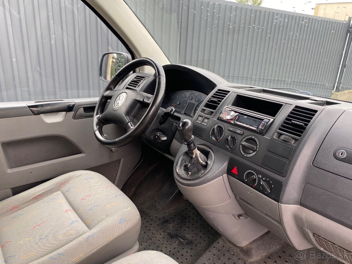 VW T5 Transporter 1.9TDi 63 kW, Rok výroby 2005 - 8
