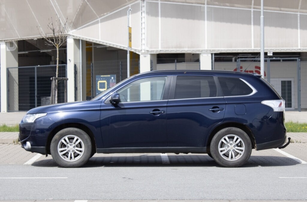 Mitsubishi Outlander z roku 2012 - 8