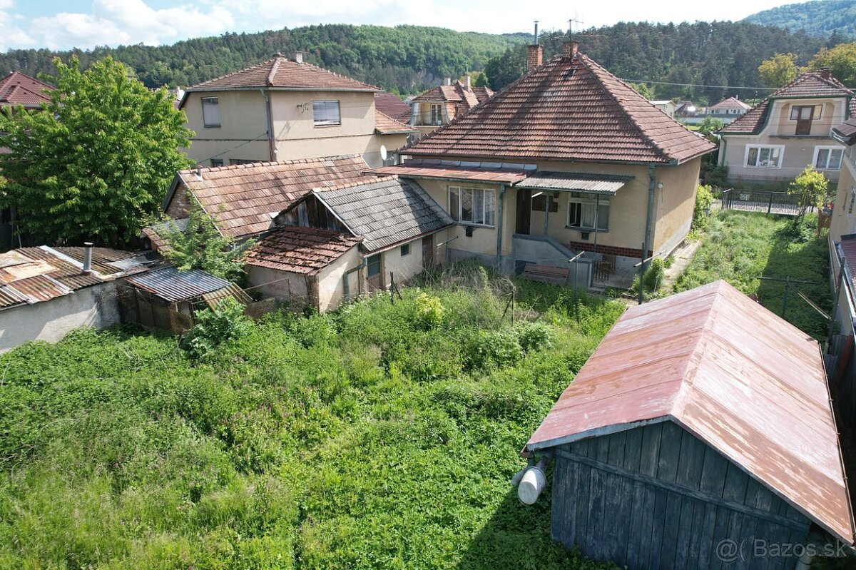 NA PREDAJ: 2-izbový rodinný dom s veľkým pozemkom 805 m² v p - 8