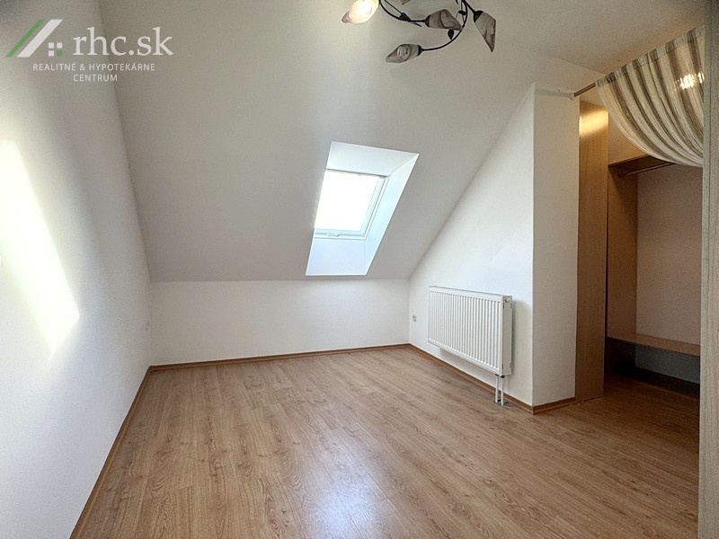 PODKROVNÝ 3-IZBOVÝ BYT S NÍZKYMI NÁKLADMI NA BÝVANIE - ŠPORT - 8