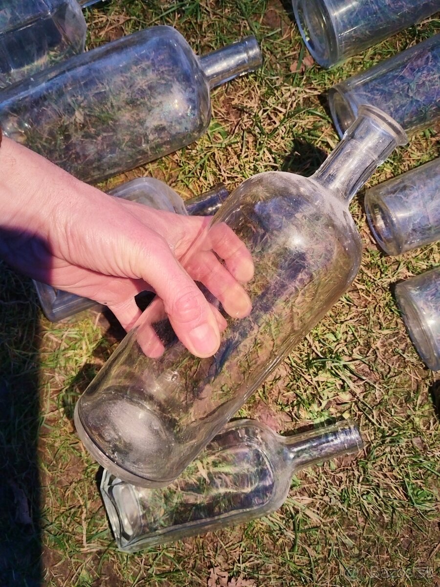 staré fľaše a poháre - 8