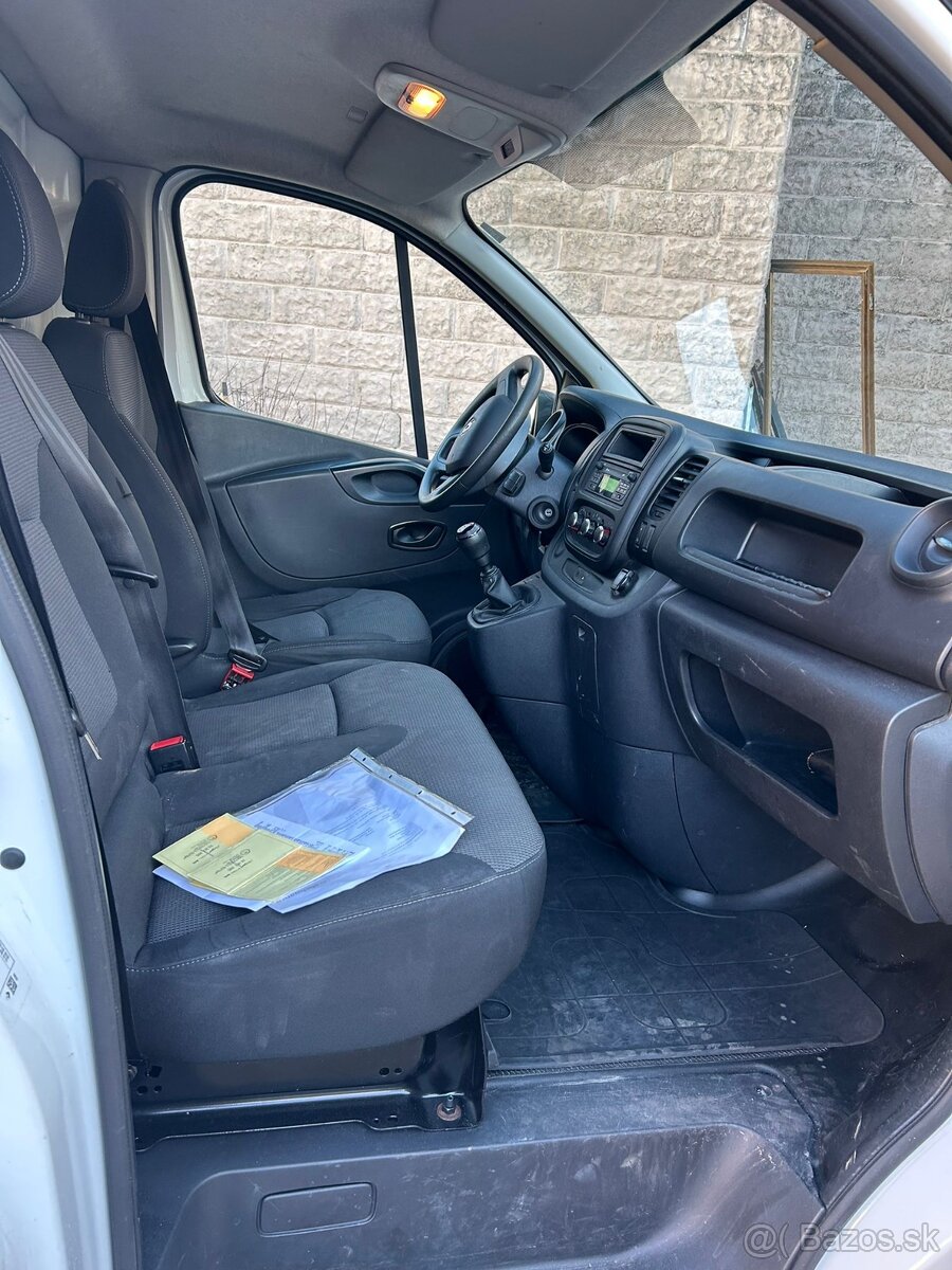 RENAULT TRAFIC 2.0 DCI ROK 2022 - 8