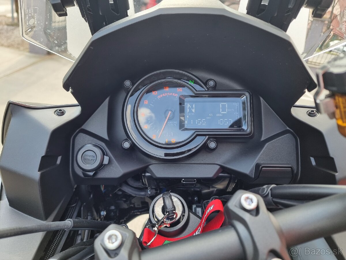 Kawasaki Versys 1100 - 8