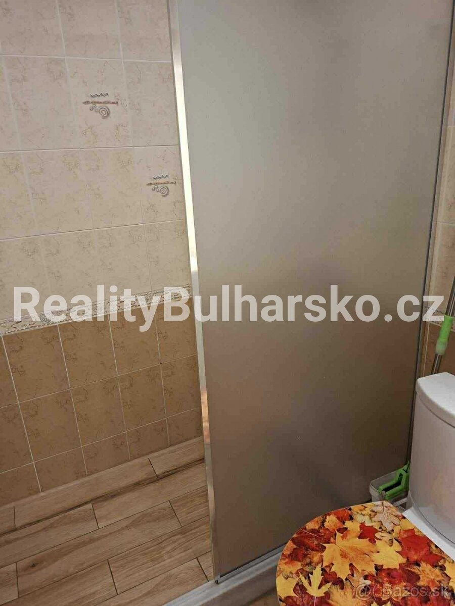 Prostorný apartmán 2+kk s výhledem na bazén 250m od pláže - 8