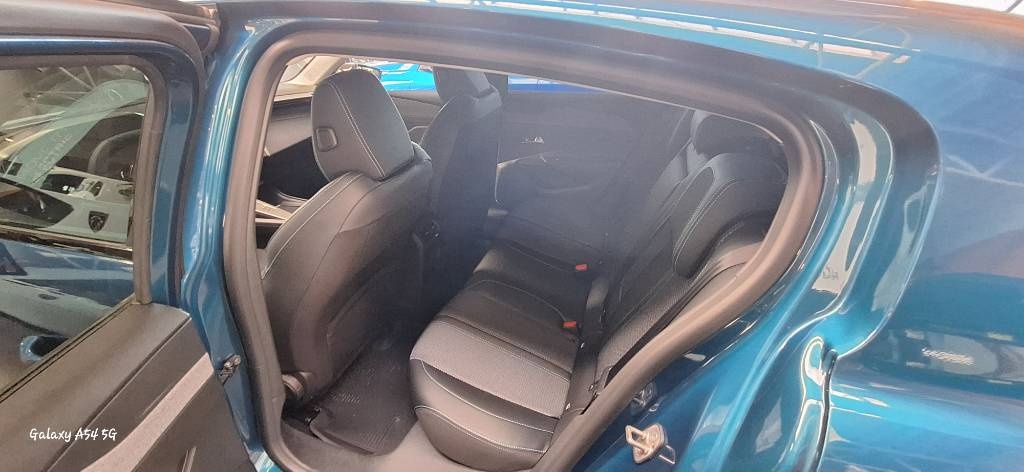 Peugeot 308 1.2 PureTech 130 Allure EAT8 - 8