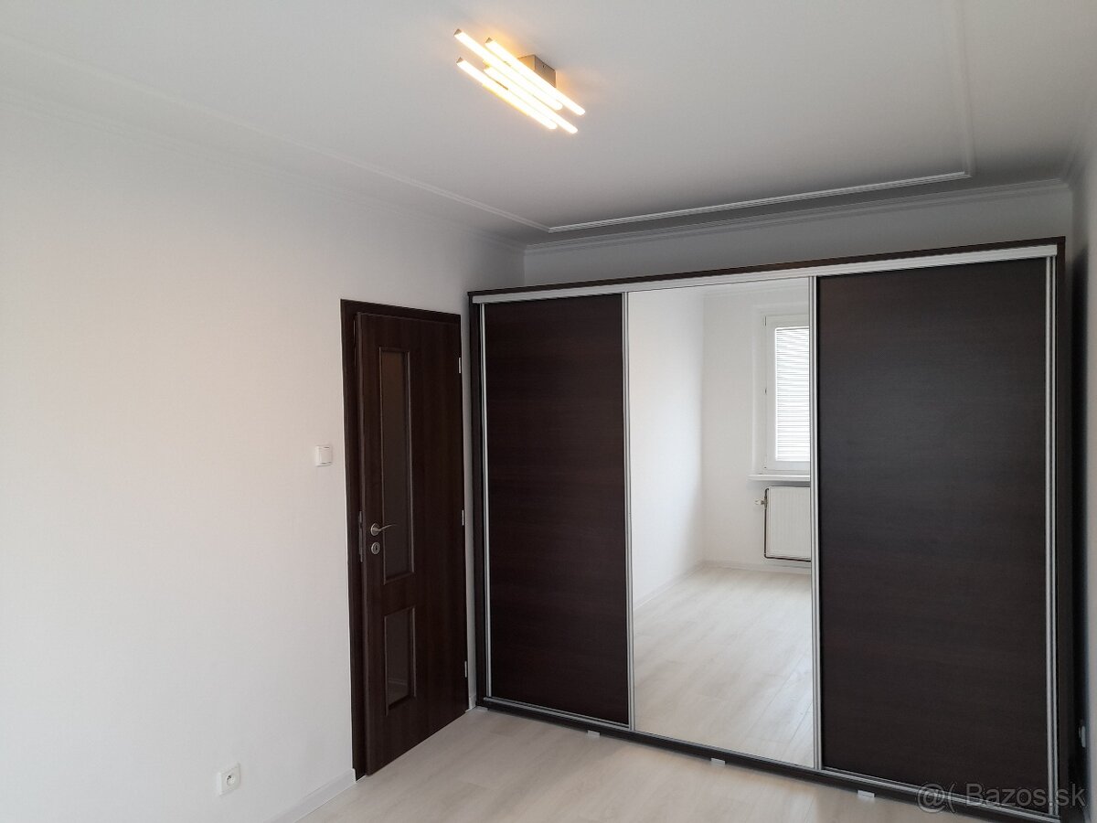 Rezervovaný kompletne zrekonštruovaný 4-izbový byt - 8
