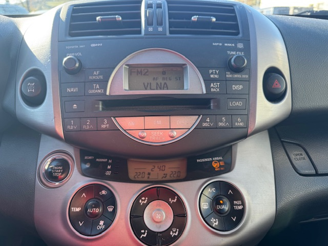 Toyota RAV4 2.2 D-4D AKONTACIA OD 0% - 8