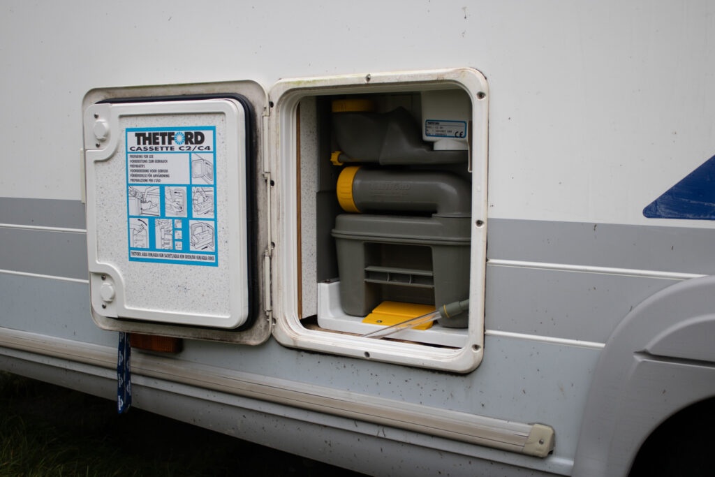 Burstner obytný príves - 8