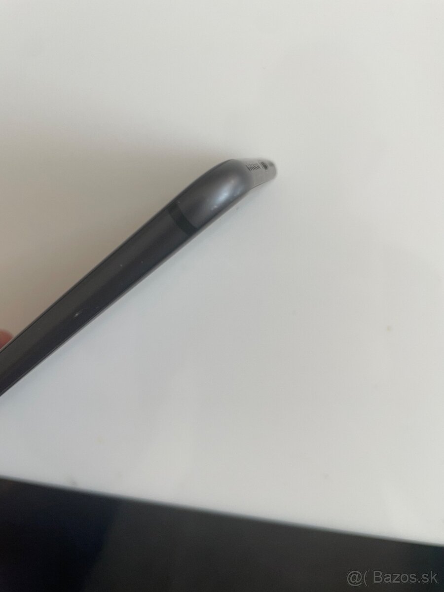 Predám IPhone 8 Plus 256 GB - 8