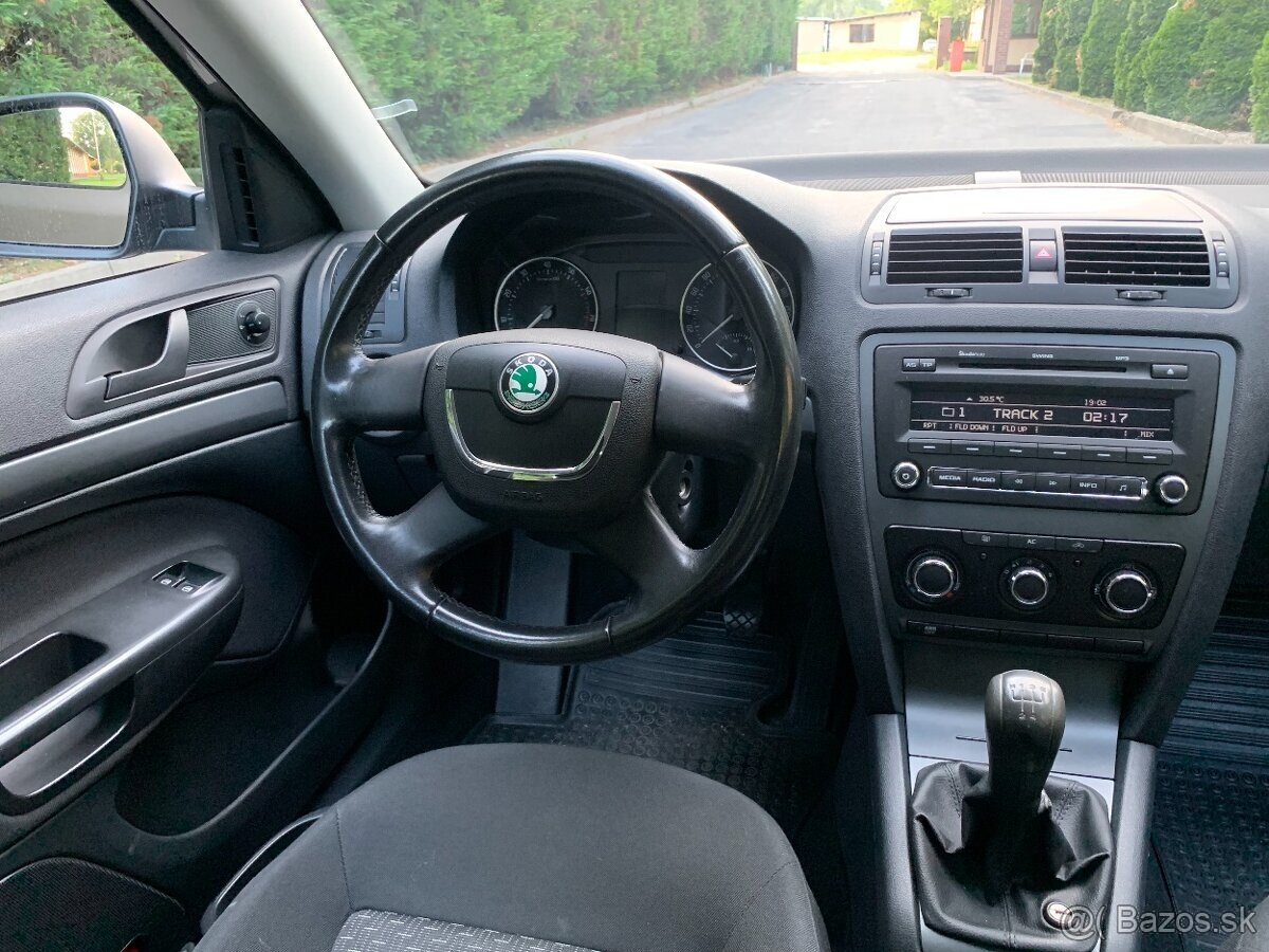 Škoda Octavia 1.6 benzín 2010 - 8