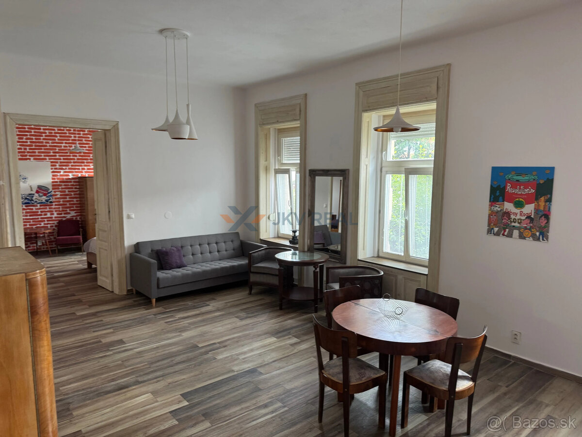 Na prenájom exkluzívny 2-izbový byt v historickom centre Nit - 8