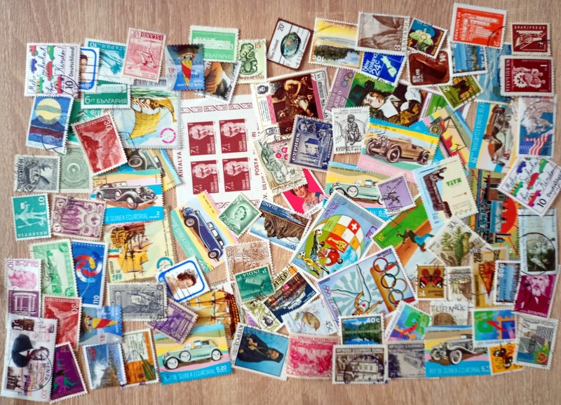 Predám balík poštových známok 1000 ks. č 1 - 8