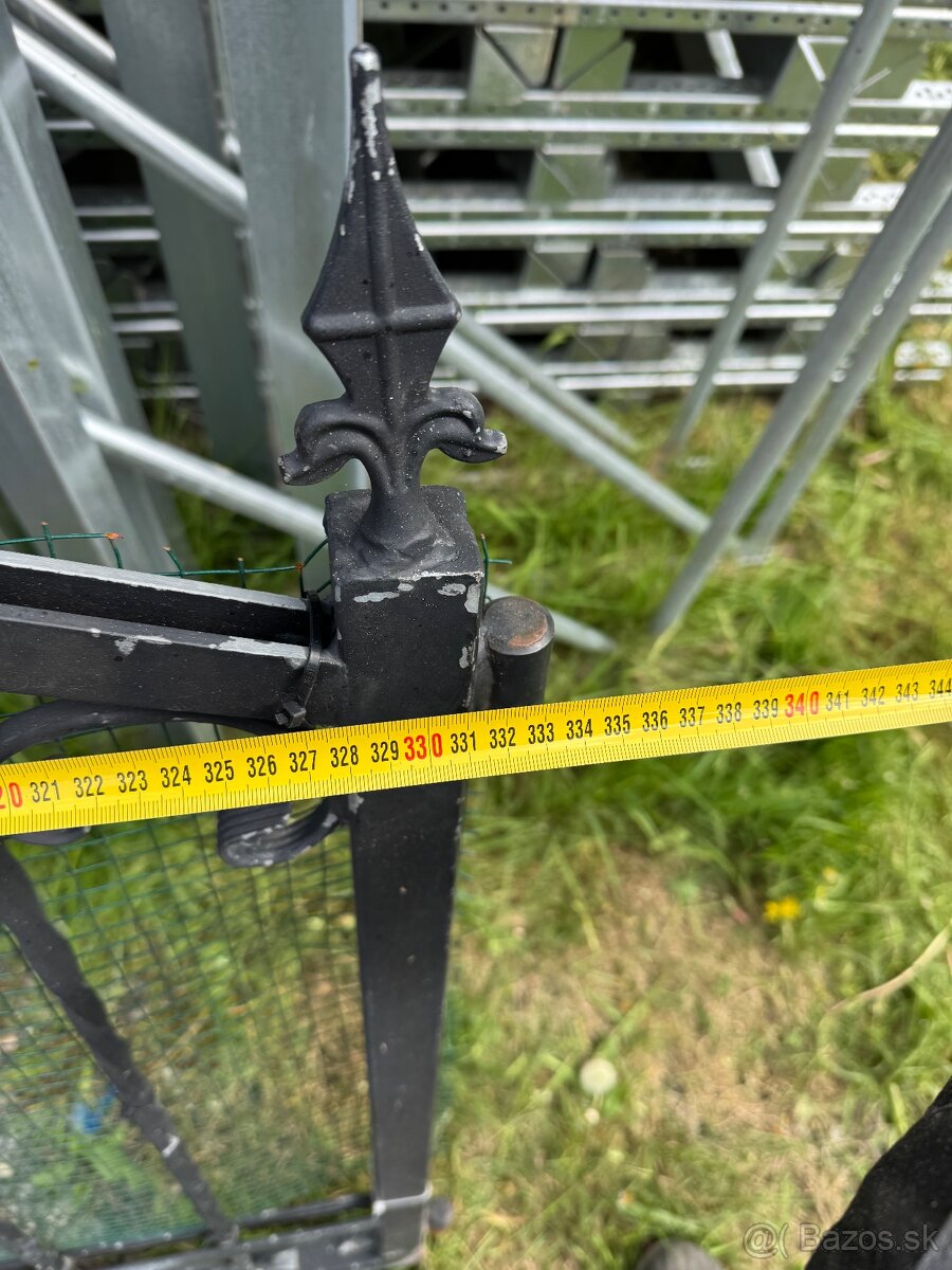 Masívna kovaná brána , plot, bránka - 8