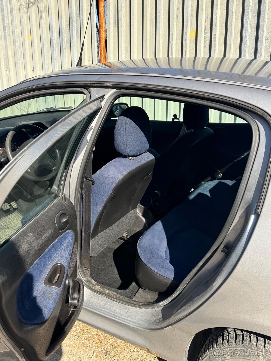 Peugeot 206 - 8