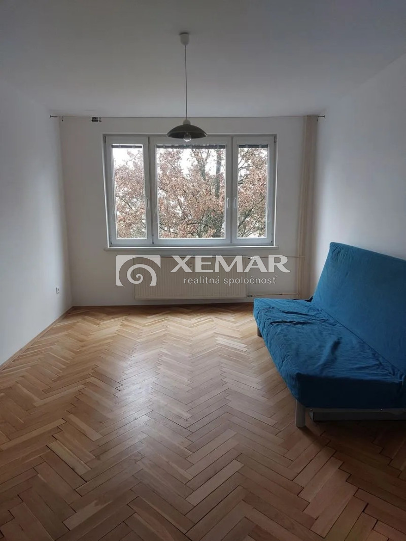 PRENÁJOM 3 izbový byt v centre Banskej Bystrice - 8