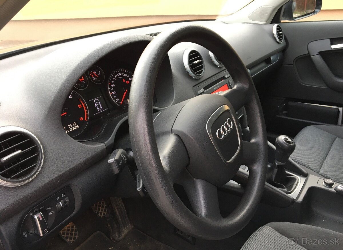 AUDI A3 1.6 TDi SPORTBACK FACELIFT 2010 - 8