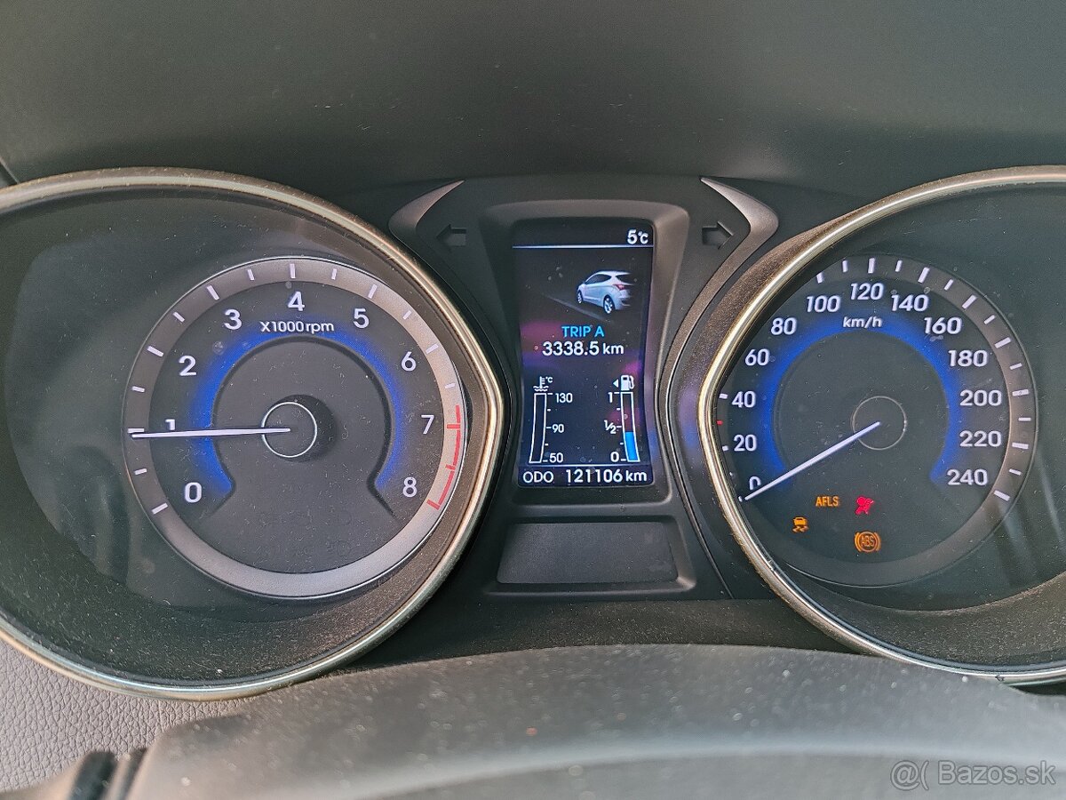 Rozpredám Hyundai i30CW 1.6 GDI 99kw 2013 - 8