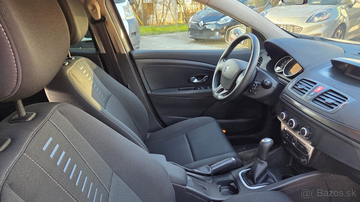 Renault Megane Combi 1.6i benzin 1.majitel model 2010 - 8