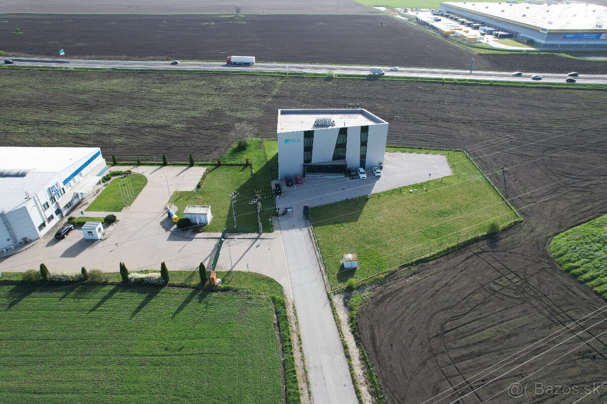 Predajňa, showroom, administrativa a sklad - 8