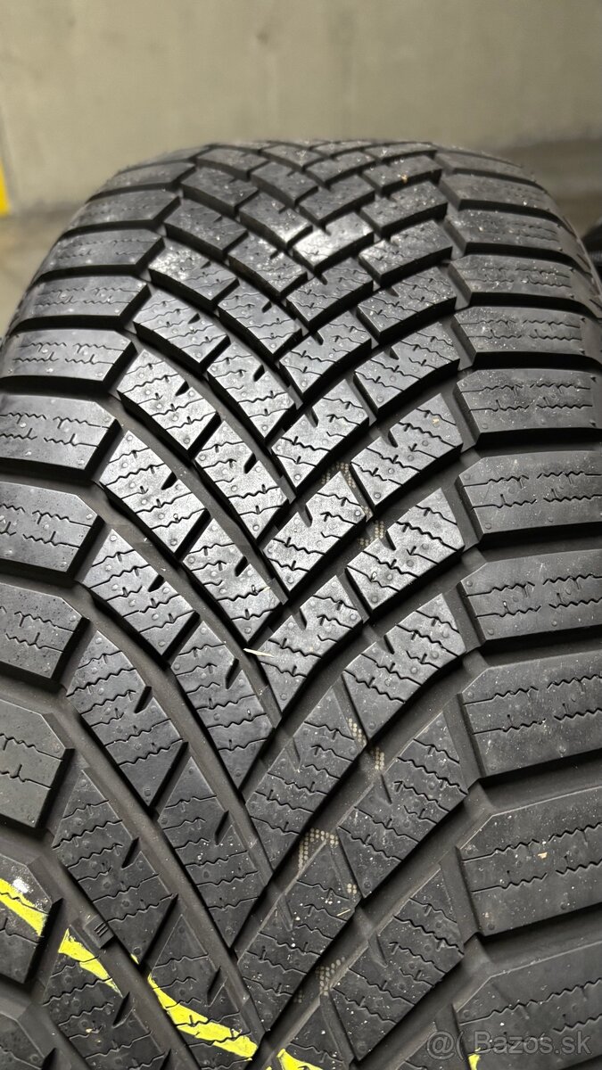 Yokohama BluEarth-Winter V906 SUV 235/55 R20 102V - 8