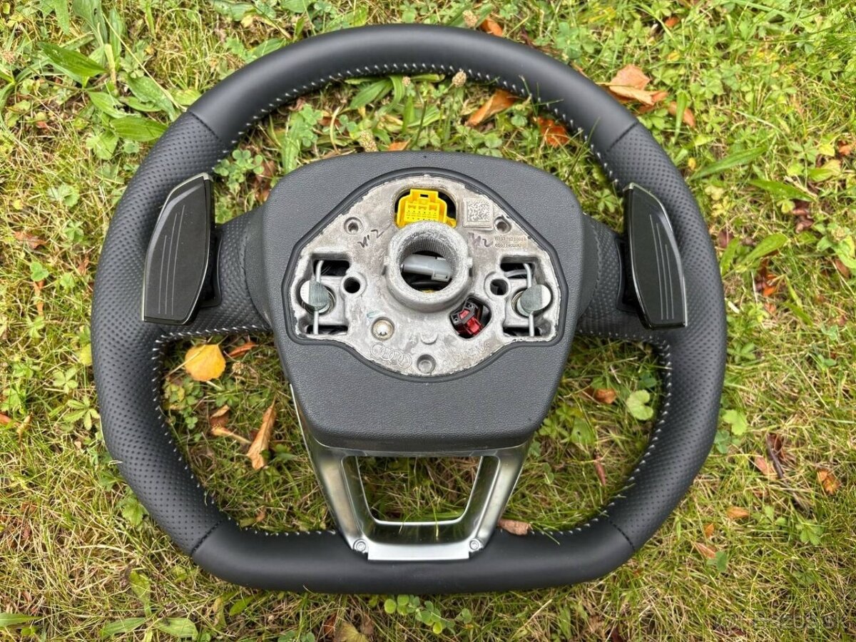 AUDI ŠPORTOVÝ VYHRIEVANÝ ZKOSENÝ PERFOROVANÝ VOLANT - 8