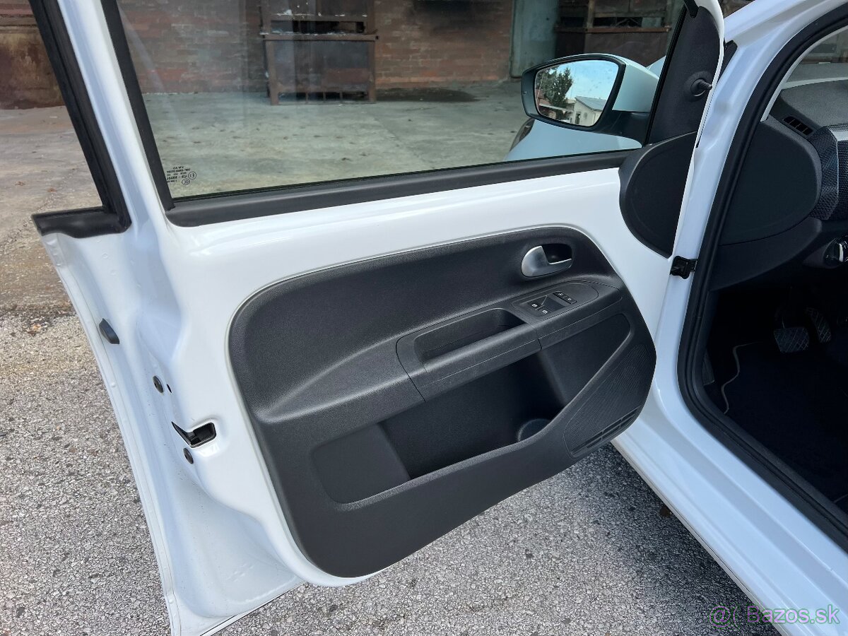 VOLKSWAGEN e-UP 37kWh 61kW AUTOMAT - 8