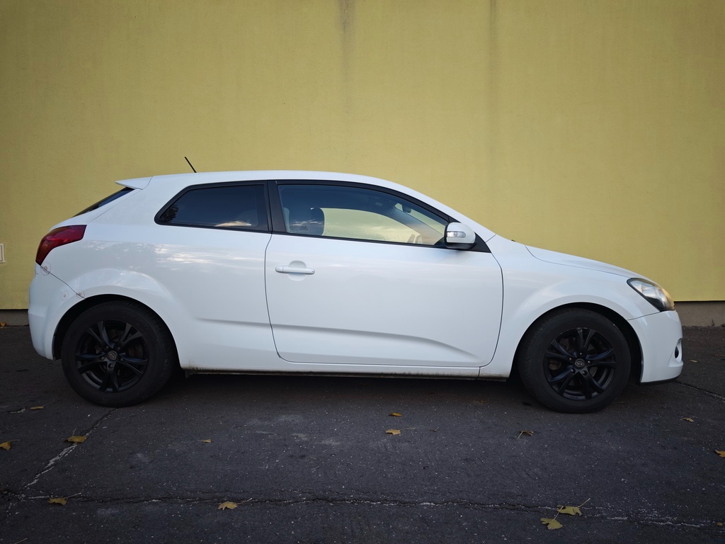 Kia Ceed 2010 1.4 benzín 66kW 3 dverová - 8