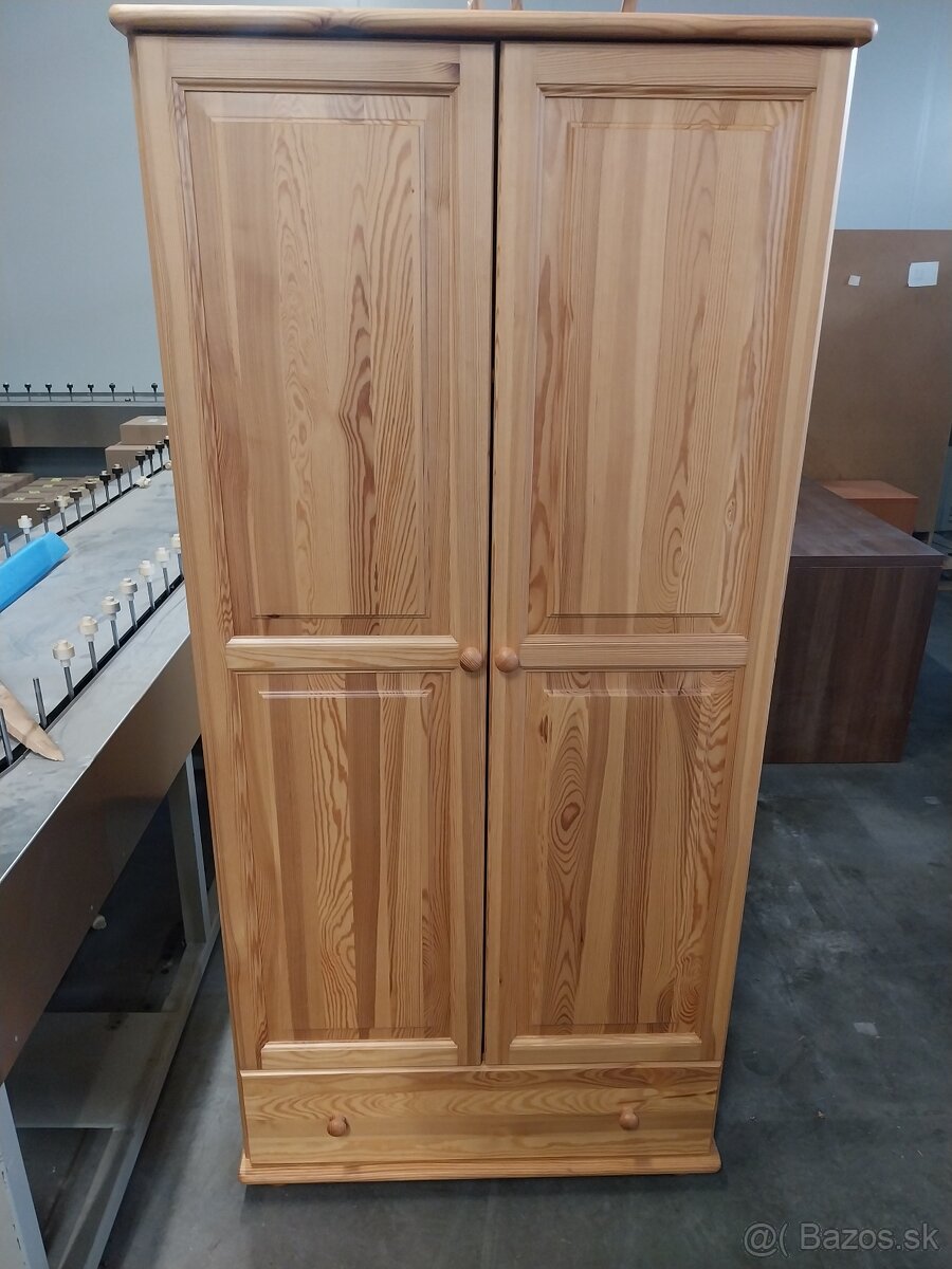 Stôl a stoličky - 8