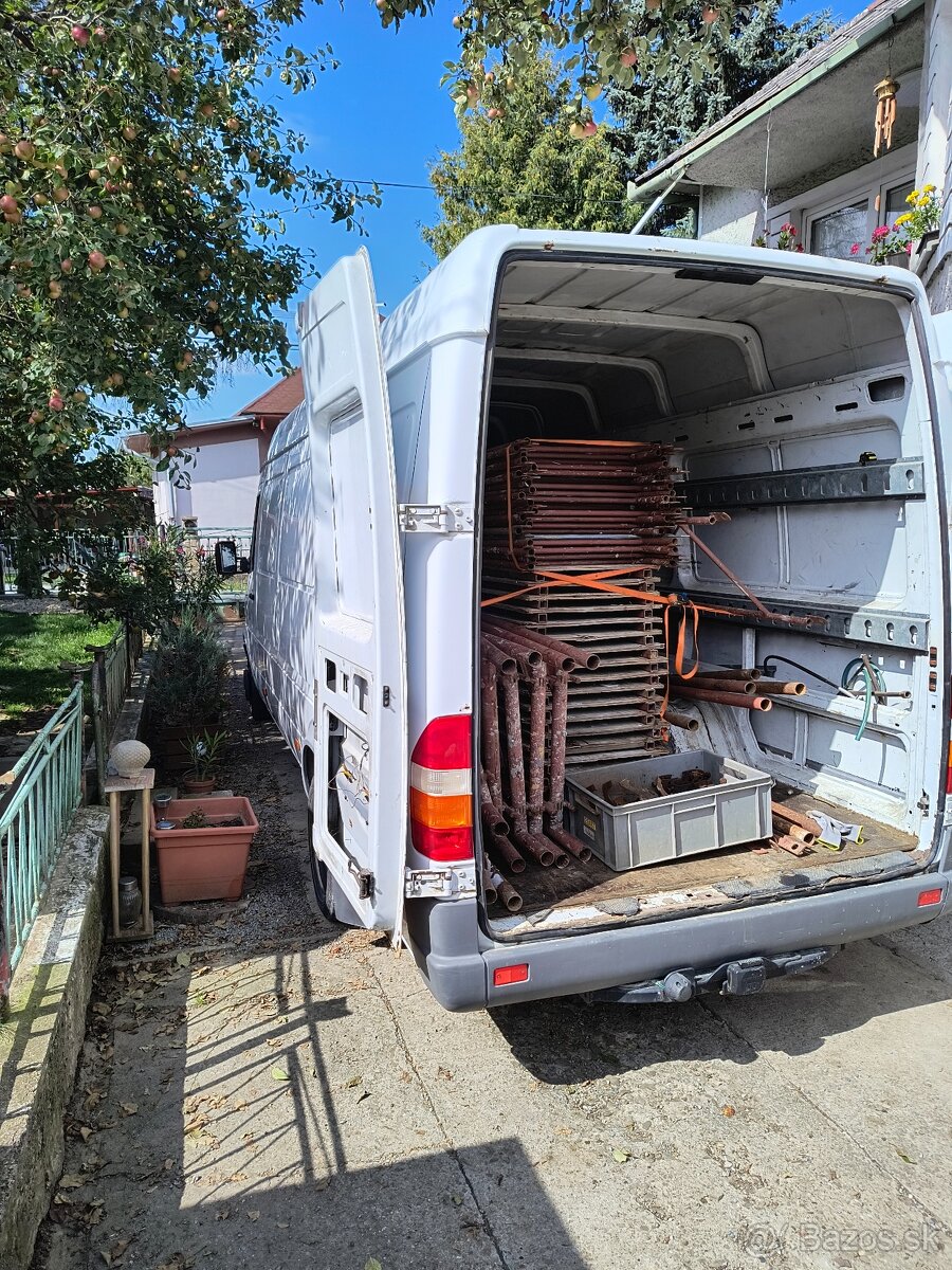 Nákladná doprava vyklápačom s hydraulickou rukou a dodávkou - 8