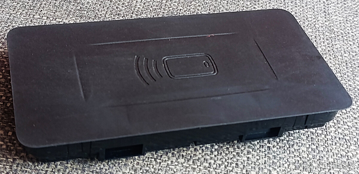 odkladacia priehradka s NFC na BMW - 8